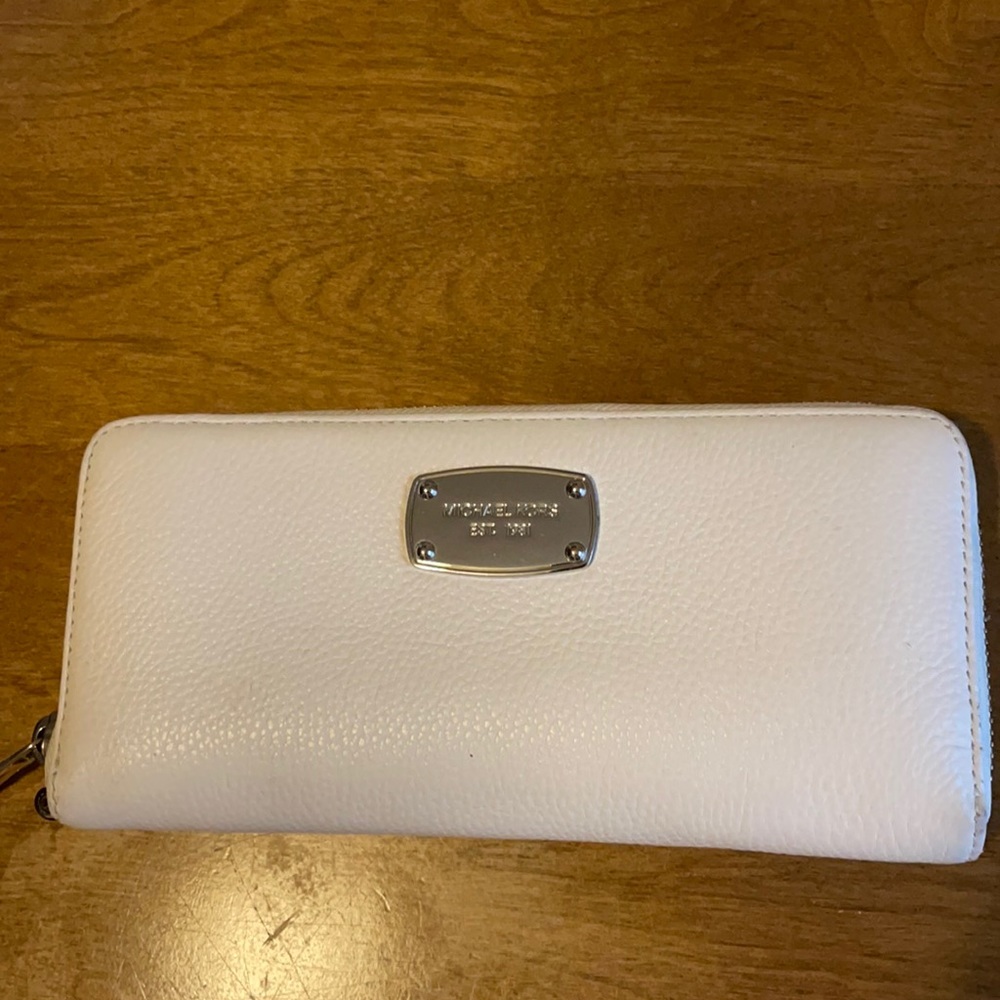 Michael Kor’s white full size wallet